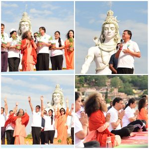 अंतर्राष्ट्रीय योग दिवस के अवसर पर परमार्थ निकेतन में मुख्यमंत्री धामी ने  अपने परिवारिक सदस्यों के साथ योग में प्रतिभाग किया, संदेश दिया ...
