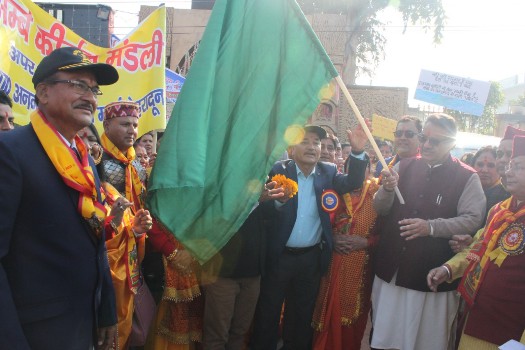 देहरादून: मिशन 4G+ (गौ, गंगा, गाँव और गाँधी) की भव्य जागरूकता रैली का फ्लैग  ऑफ करते मंत्री गणेश जोशी।* - Uttarakhand Kesari