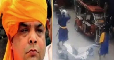पंजाब में शिवसेना नेता को निहंगों ने सरेआम चौराहे पर तलवारों से गोदा, देखिये वीडियो