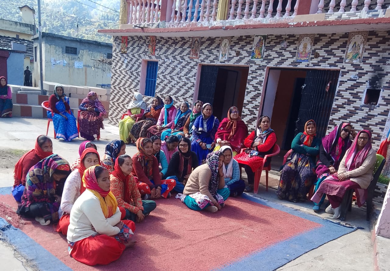 ग्राम सभा बमोथ की खुली बैठक में दी गई ग्रामीणों को सरकारी योजनाओं की ...