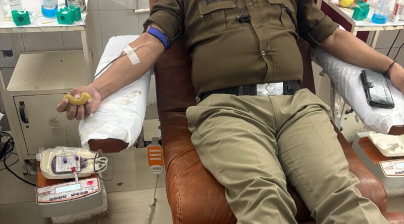 *दून पुलिस के जवान ने रमज़ान के महीने में अपना रोजा तोडकर निभाया मानवता का कर्तव्य।*