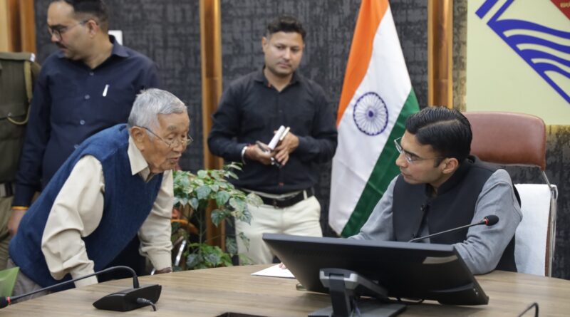 फीस जमा न होने पर स्कूल ने किया परीक्षा से बाधित; डीएम ने प्रोजेक्ट नंदा-सुंनदा से दी विदुषी की फीस