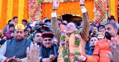 आस्था और उल्लास से गूंजा बदरीनाथ धाम, कपाट खुलते ही चारधाम यात्रा ने पकड़ी रफ्तार