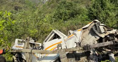 टिहरी में भीषण सड़क हादसा: 300 मीटर गहरी खाई में गिरी गाड़ी, 8 की मौत; अंतिम संस्कार से लौट रहे थे सभी