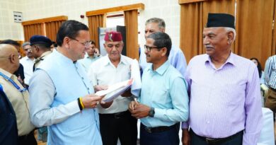 देहरादून: मुख्यमंत्री धामी ने जनसुनवाई में सुनीं समस्याएं, कई मामलों का मौके पर समाधान