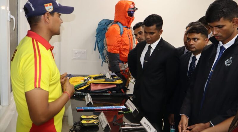 *आपदा की समझ, नेतृत्व की तैयारी: प्रशिक्षु आईपीएस अधिकारियों का SDRF मुख्यालय भ्रमण*