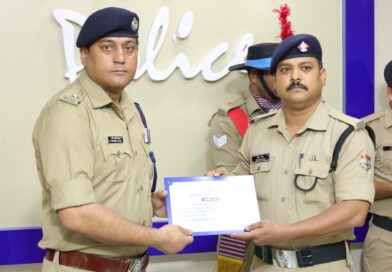 *उत्कृष्ट कार्य करने वाले पुलिस कर्मियों को एसएसपी दून ने किया सम्मानित*