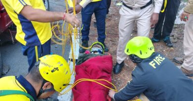 *मसूरी क्षेत्र में सड़क दुर्घटना पर SDRF, पुलिस व फायर सर्विस का संयुक्त राहत अभियान*