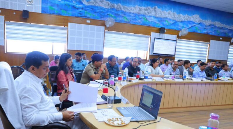 *पौड़ी में दिशा बैठक: पेयजल, स्वास्थ्य, सड़क एवं खेल सुविधाओं को लेकर सांसद ने दिए आवश्यक निर्देश*
