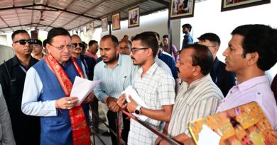 खटीमा: मुख्यमंत्री पुष्कर सिंह धामी ने जनता से मुलाकात कर समस्याओं के त्वरित निवारण के निर्देश दिए