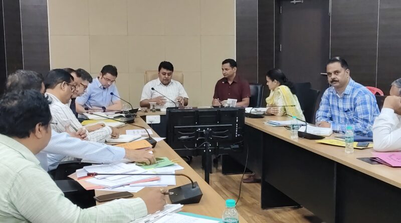 डीएम ने 399 सीएम घोषणाओं व 25 सूत्रीय कार्यक्रम की समीक्षा, शहरी–ग्रामीण ठोस अपशिष्ट प्रबंधन पर जोर