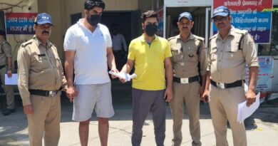 *आपराधिक घटना को अंजाम देने की फिराक में घूम रहे 02 अभियुक्तो को दून पुलिस ने किया गिरफ्तार*
