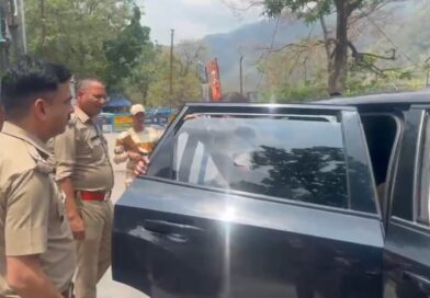 थार हो या आपकी लग्ज़री कार….. काली फिल्म का चक्कर छोड़ो, वरना कटेगा सीधा चालान हर बार! पौड़ी पुलिस