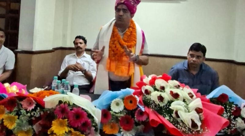सचिवालय संघ के नव निर्वाचित अध्यक्ष श्री दीपक जोशी का भव्य स्वागत