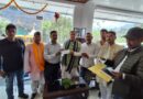 भनाली तोक में बिजली गिरने से मारी गई बकरियों का प्रशासन ने पशुपालकों को वितरित किया मुआवजा