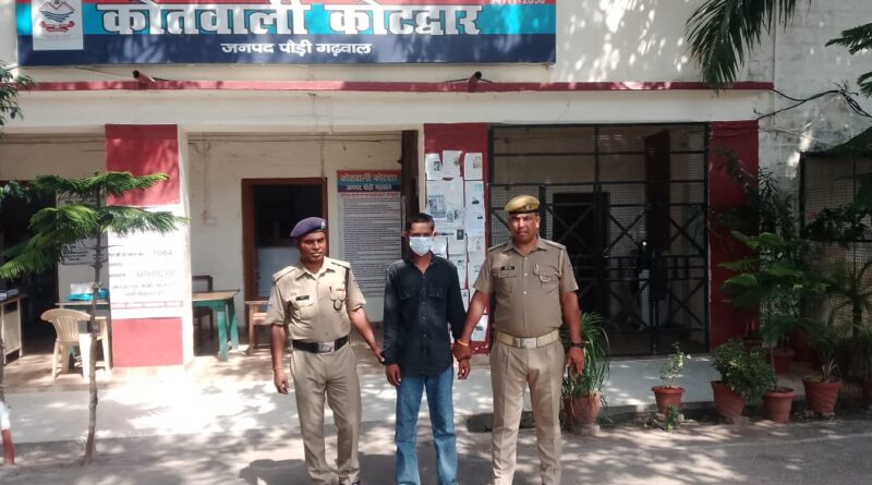 *रिश्तों को किया कलंकित: कलयुगी भाई पर नाबालिग से दुष्कर्म का आरोप, अब कानून की गिरफ्त में