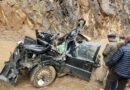 *पहाड़ी से गिरे बोल्डरों की चपेट में आया वाहन, SDRF ने किया रेस्क्यू कार्य *