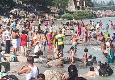 सोमवती अमावस्या पर एसडीआरएफ द्वारा घाटों पर सुरक्षा ड्यूटी का निर्वहन, विभिन्न स्थानों पर लापता व्यक्तियों की तलाश हेतु सर्च अभियान जारी,
