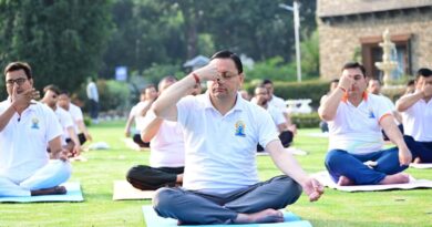 देहरादून: मुख्यमंत्री धामी ने किया योगाभ्यास, स्वस्थ जीवनशैली अपनाने का किया आह्वान