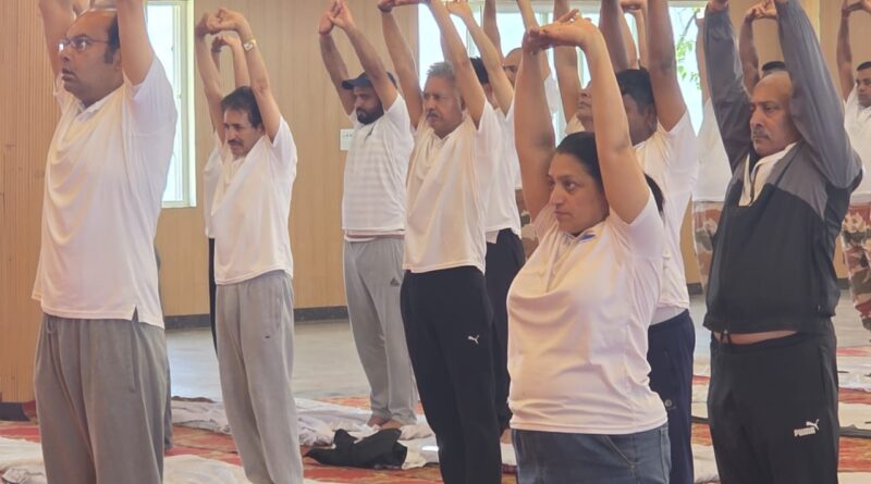 मसूरी विधानसभा में नगर पालिका टाउन हॉल में सुनीता विद्यार्थी ने किया योगाभ्यास…