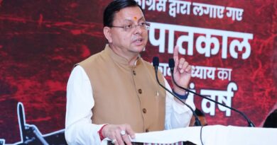 संविधान हत्या दिवस पर लोकतंत्र सेनानियों का सम्मान, मुख्यमंत्री धामी बोले— लोकतंत्र की रक्षा का संघर्ष सदैव रहेगा प्रेरणास्रोत