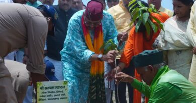 महाराज ने लोक पर्व हरेला पर पर्यावरण संरक्षण का संकल्प दिलाया