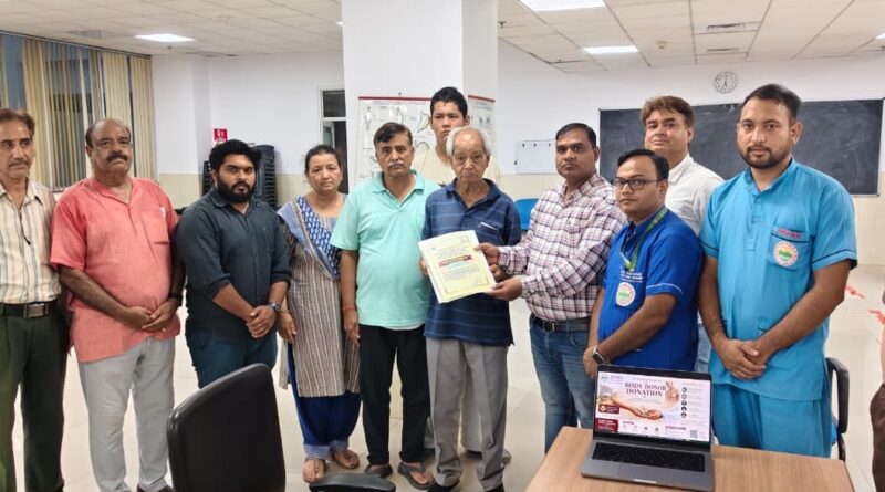 मरकर भी अमर हो गए शिक्षाविद बीएन कुकरेती, एम्स ऋषिकेश को किया देहदान; दो लोगों को मिलेगी नई रोशनी