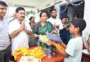 कारगिल विजय दिवस और हरेला पर्व पर वीरों को नमन, विधानसभा अध्यक्ष ऋतु खण्डूडी ने बच्चों को वितरित किए जूते व ड्रेस
