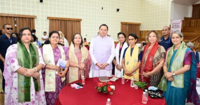 *मुख्यमंत्री ने मुख्य सेवक सदन में लेखकों एवं साहित्यकारों से किया संवाद*