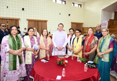 *मुख्यमंत्री ने मुख्य सेवक सदन में लेखकों एवं साहित्यकारों से किया संवाद*