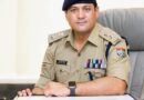 *भूमि धोखाधड़ी में फरार चल रहे अभियुक्तो की संपत्ति कुर्की की उदघोषणा करने उनके घर पहुंची दून पुलिस*