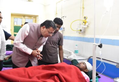*घायल श्रमिकों से मिले मुख्यमंत्री, जिला अस्पताल में जाना कुशलक्षेम*