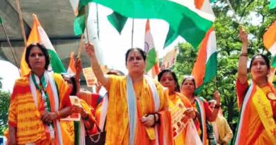 वंदे मातरम् की 150वीं वर्षगांठ पर मातृशक्ति ने निकाली भव्य तिरंगा यात्रा