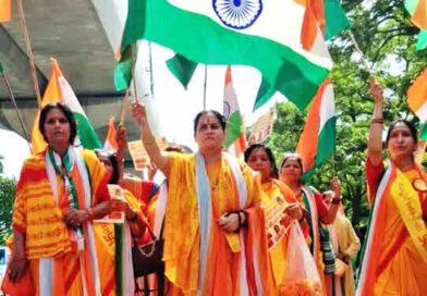 वंदे मातरम् की 150वीं वर्षगांठ पर मातृशक्ति ने निकाली भव्य तिरंगा यात्रा