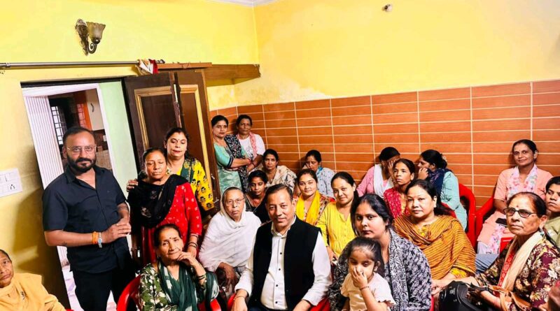 सचिवालय घेराव को सफल बनाने के लिए नवीन जोशी ने इंदिरापुरम में किया जनसंवाद, क्षेत्रवासियों से की अधिक से अधिक संख्या में पहुंचने की अपील