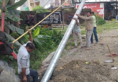 ⚡ उपभोक्ता सुरक्षा के लिए UPCL का विशेष अभियान, जर्जर पोल बदले और विद्युत व्यवस्था को किया सुदृढ़